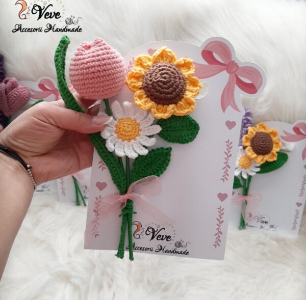 Buchet mic flori croșetate - imagine 3