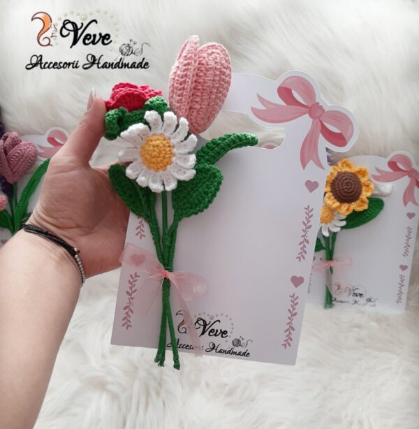 Buchet mic flori croșetate - imagine 4