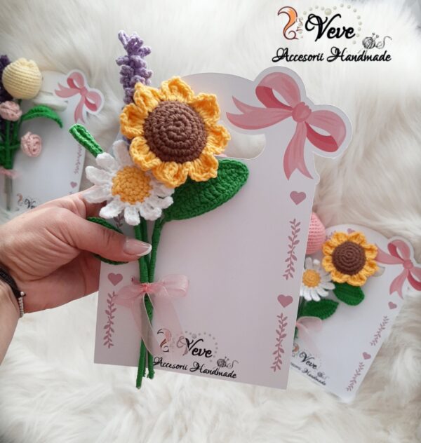 Buchet mic flori croșetate - imagine 2