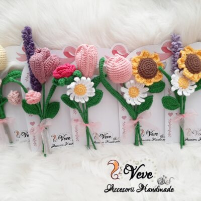 Buchet mic flori croșetate
