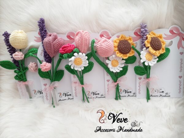 Buchet mic flori croșetate